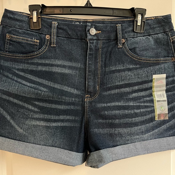 ☀️☀️NWT No Boundaries size 15 denim shorts - Picture 2 of 3